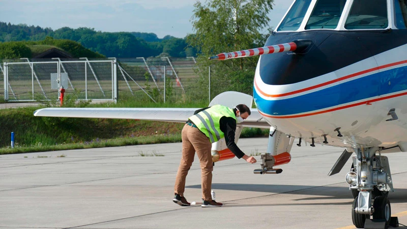 test-der-wolkensonden-an-der-falcon-20e