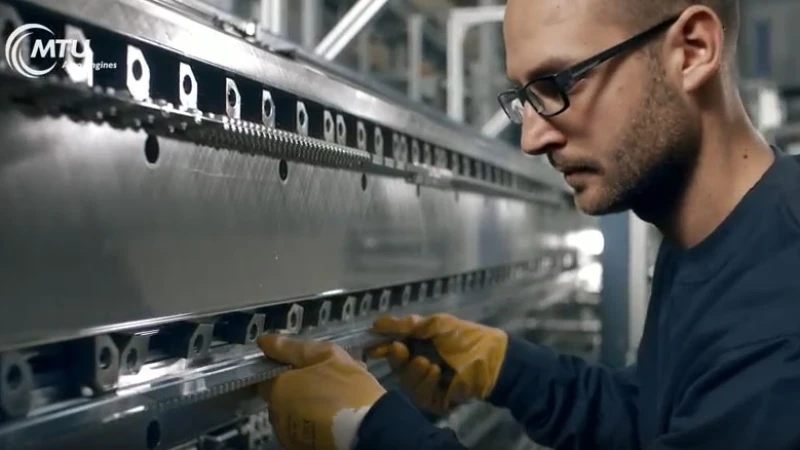 High-Tech Fertigungs­­ver­­fahren im Einsatz bei der MTU: Räumen